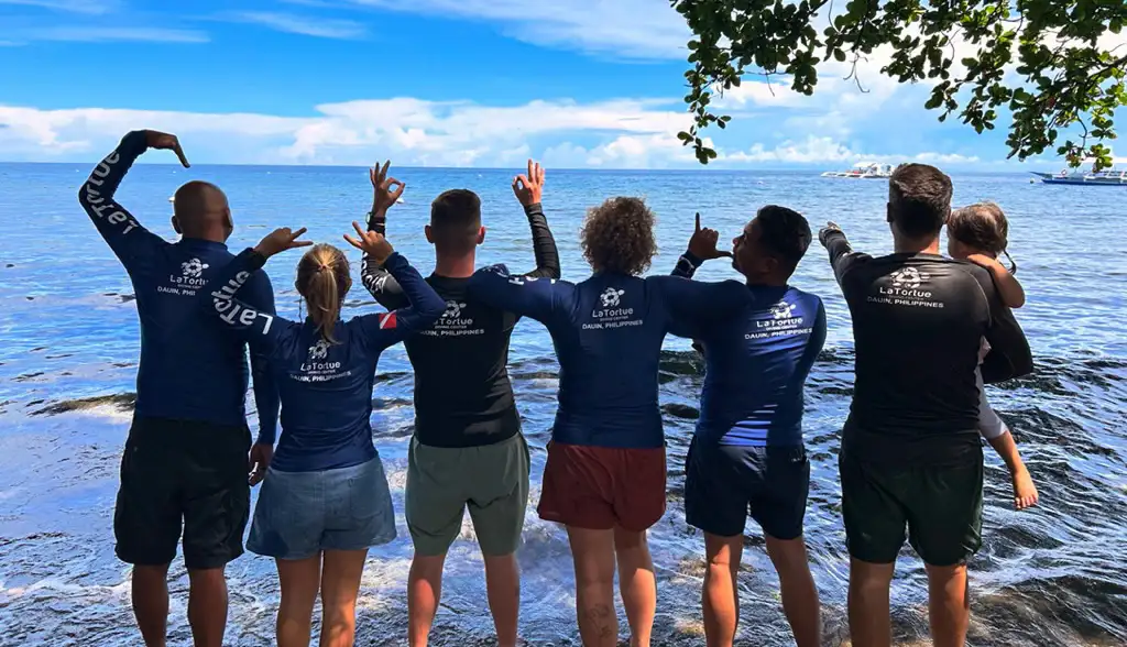 La Tortue dive team group photo